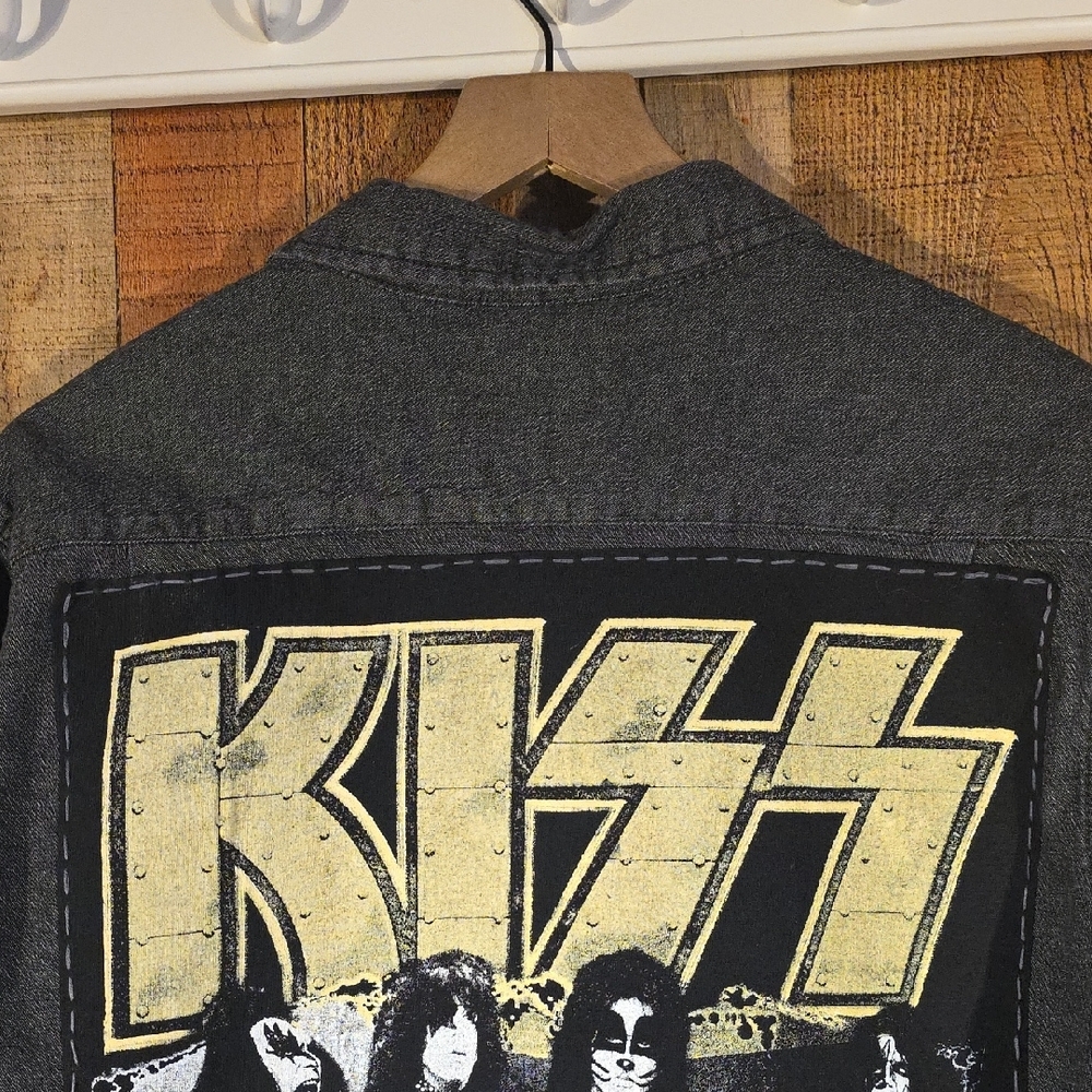 Upcycled KISS Gray Casual Button Down Shirt - Picture 5 of 7
